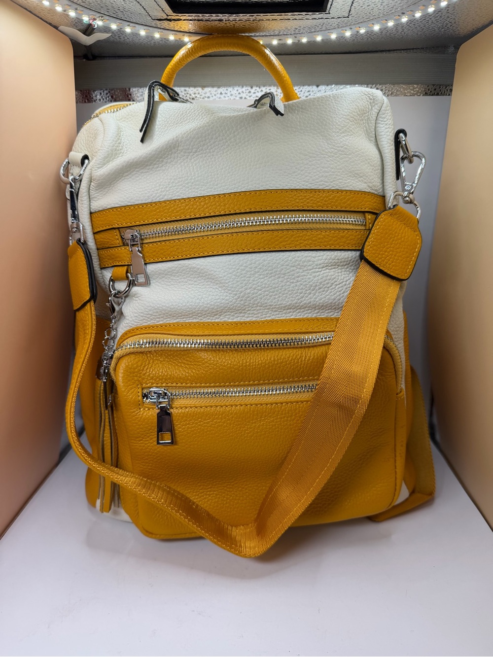 ALTOSY Large Soft Leather Backpack. Yellow and White.